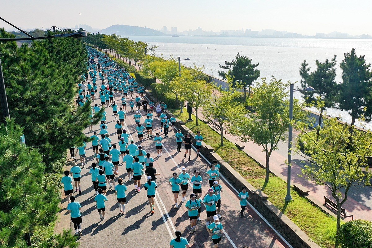 강변 코스를 따라 달리는 뉴시스 바다마라톤 참가자들. 고인의 사고와 무관한 자료사진.